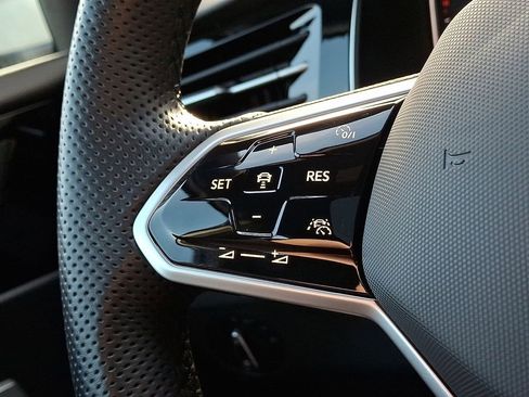 Certified 2025 Volkswagen Jetta GLI Autobahn image 24