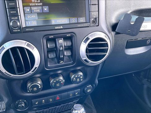 Used 2016 Jeep Wrangler Unlimited Rubicon image 24