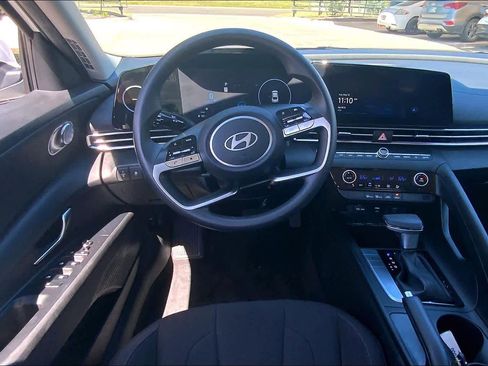 Used 2024 Hyundai Elantra SEL FWD image 6