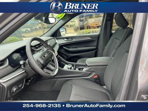New 2024 Jeep Grand Cherokee Laredo X w/ Luxury Tech Group I image 12
