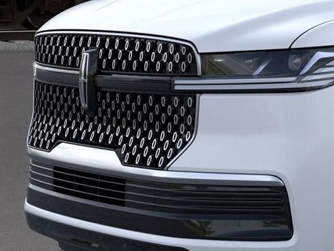 New 2026 Lincoln Navigator Reserve AWD/4WD image 17