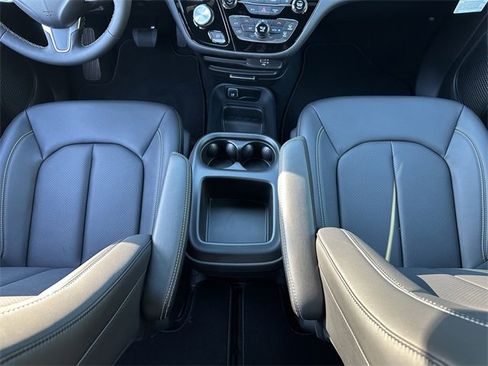 New 2026 Chrysler Pacifica Select image 18