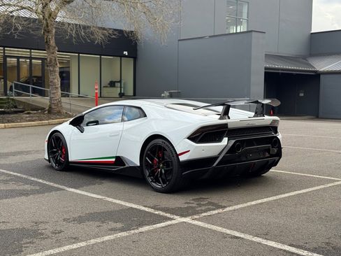 Used 2018 Lamborghini Huracan Performante image 3