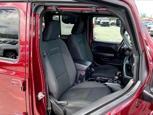 Used 2021 Jeep Wrangler Unlimited Sahara AWD/4WD image 13