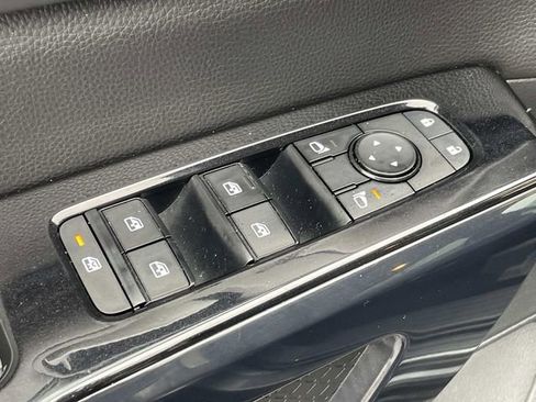 Used 2022 Nissan Pathfinder SV image 18