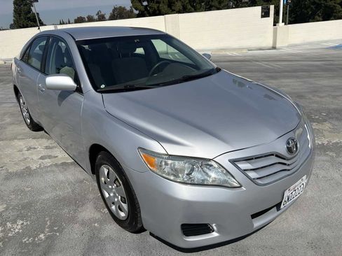 Used 2011 Toyota Camry LE image 28