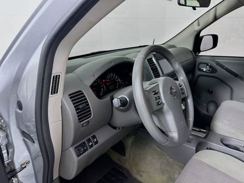 Used 2018 Nissan Frontier SV image 9