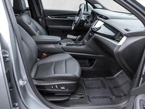 Used 2025 Cadillac XT6 Premium Luxury image 28