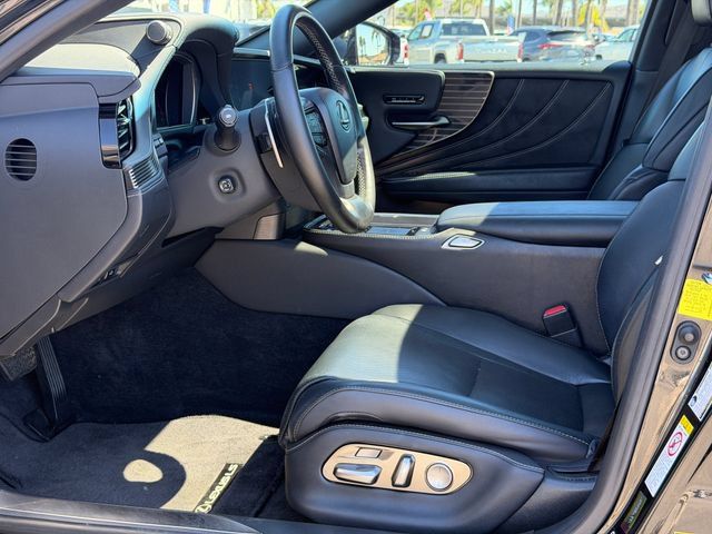 Used 2018 Lexus LS 500 w/ Accessory Package (Z2) RWD image 15