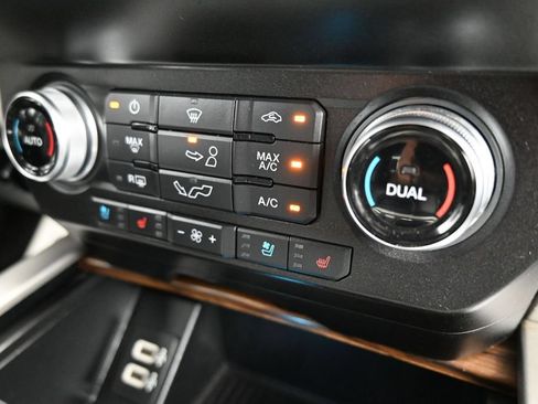 Used 2020 Ford F150 Lariat w/ Equipment Group 502A Luxury AWD/4WD image 20
