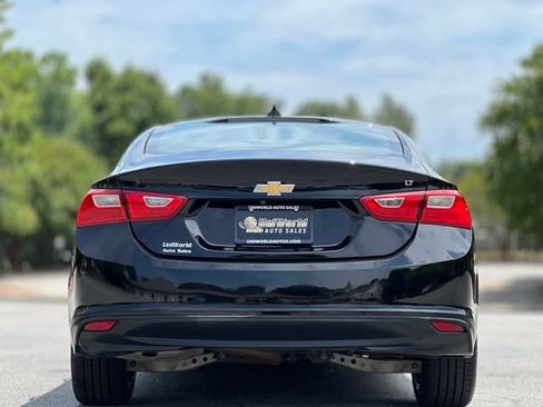Used 2017 Chevrolet Malibu LT w/ Leather Package FWD image 6