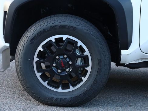 Used 2025 Toyota Tacoma TRD Off-Road image 11