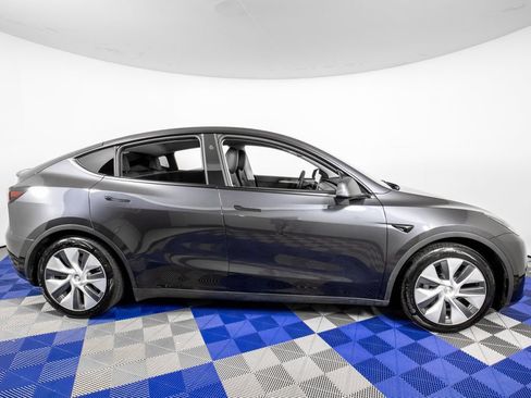 Used 2024 Tesla Model Y Long Range AWD/4WD image 5