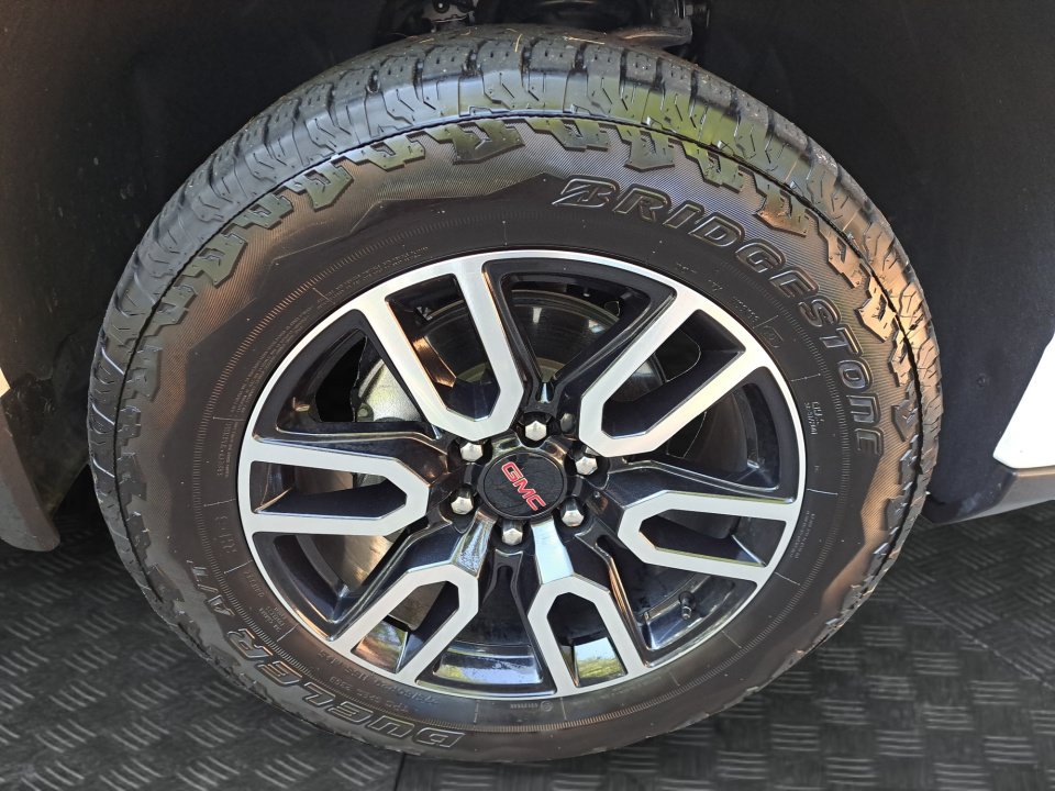 Used 2025 GMC Sierra 1500 AT4 w/ AT4 Premium Package AWD/4WD image 17