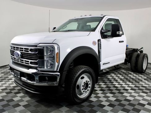 Used 2026 Ford F550 4x4 Regular Cab Super Duty w/ XL Chrome Package image 4