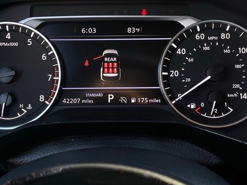 Used 2024 Nissan Pathfinder SL image 16