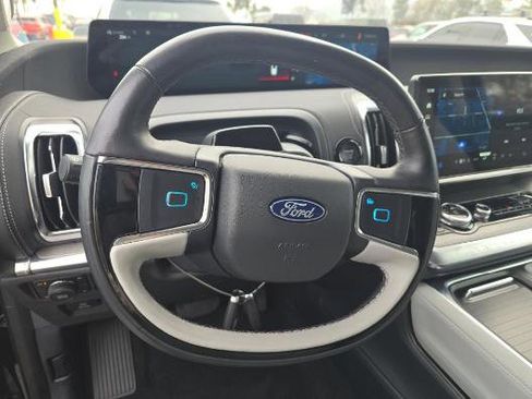 Used 2025 Ford Expedition Max Platinum image 16