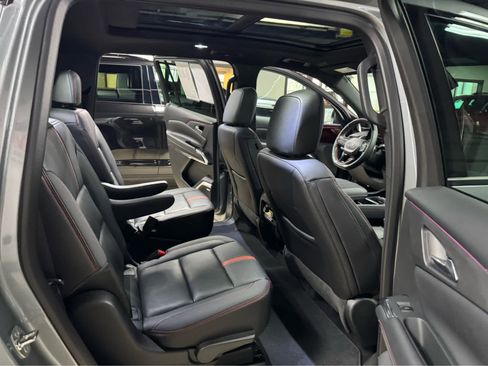 Certified 2025 Chevrolet Traverse RS image 12