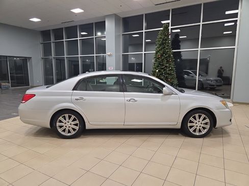 Used 2010 Toyota Avalon Limited image 6