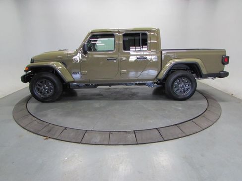 New 2026 Jeep Gladiator Sport AWD/4WD image 4