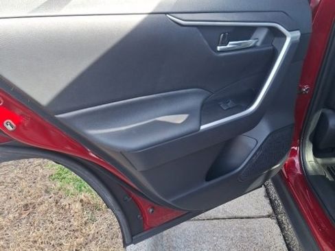 Used 2021 Toyota RAV4 XLE Premium image 18