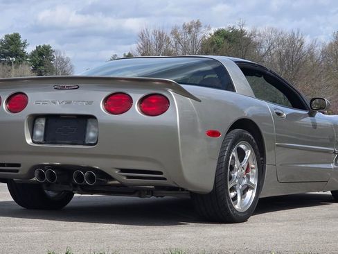 Used 2001 Chevrolet Corvette Coupe w/ Preferred Equipment Group2 image 3