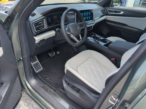 Used 2026 Volkswagen Atlas Cross Sport SEL Premium R-Line AWD/4WD image 11