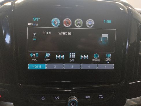 Used 2019 Chevrolet Traverse LT FWD image 25