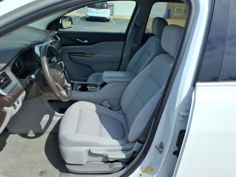 Used 2021 GMC Acadia SLE FWD image 12