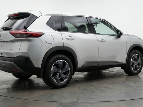 Used 2025 Nissan Rogue SV image 9