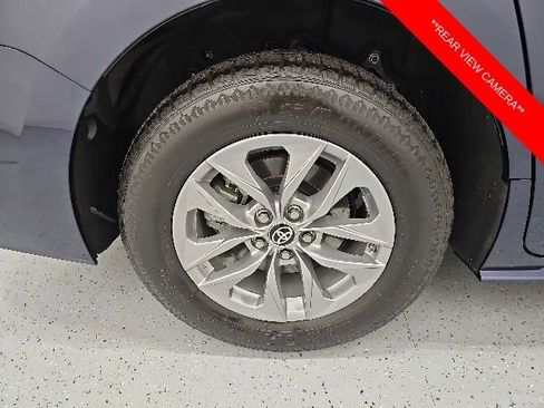 Used 2024 Toyota Sienna XLE FWD image 8