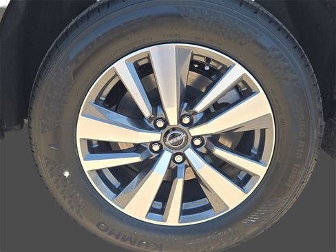 New 2025 Nissan Pathfinder SL image 12