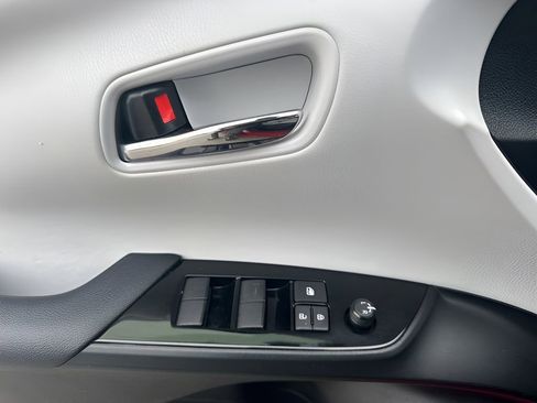 Used 2022 Toyota Prius XLE image 25