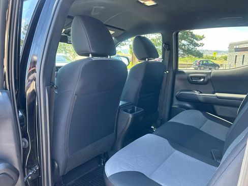 Used 2023 Toyota Tacoma TRD Sport AWD/4WD image 17