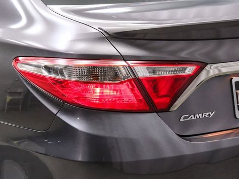 Used 2017 Toyota Camry SE image 8