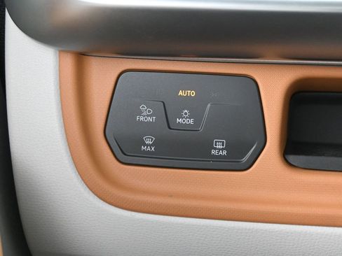 Used 2025 Volkswagen ID. Buzz 1st Edition image 20