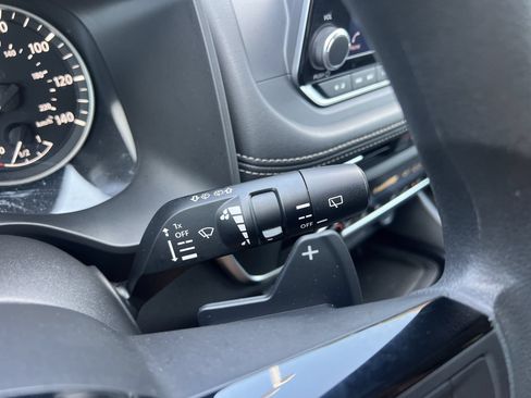 Certified 2023 Nissan Rogue SV FWD image 11