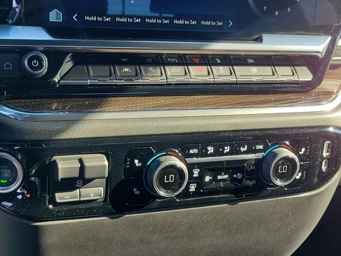 Used 2025 Chevrolet Silverado 1500 LT image 27