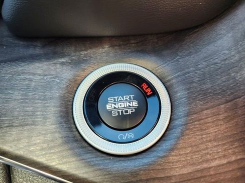 New 2025 Jeep Grand Cherokee Overland w/ Luxury Tech Group IV AWD/4WD image 18