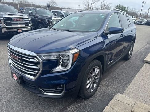 Used 2022 GMC Terrain SLT image 3