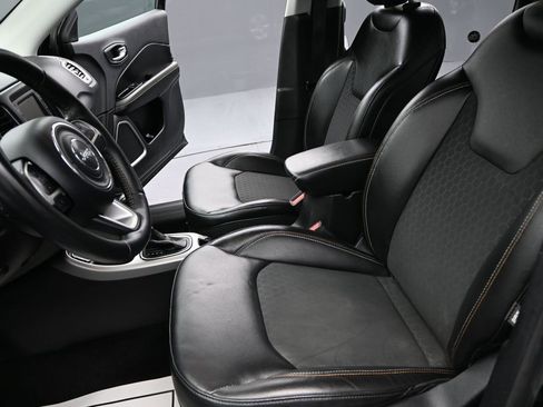 Used 2018 Jeep Compass Latitude w/ Cold Weather Group image 14