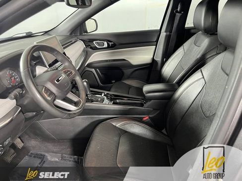 Used 2023 Jeep Compass Limited AWD/4WD image 12