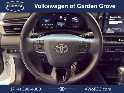 Used 2025 Toyota Camry XSE FWD image 18