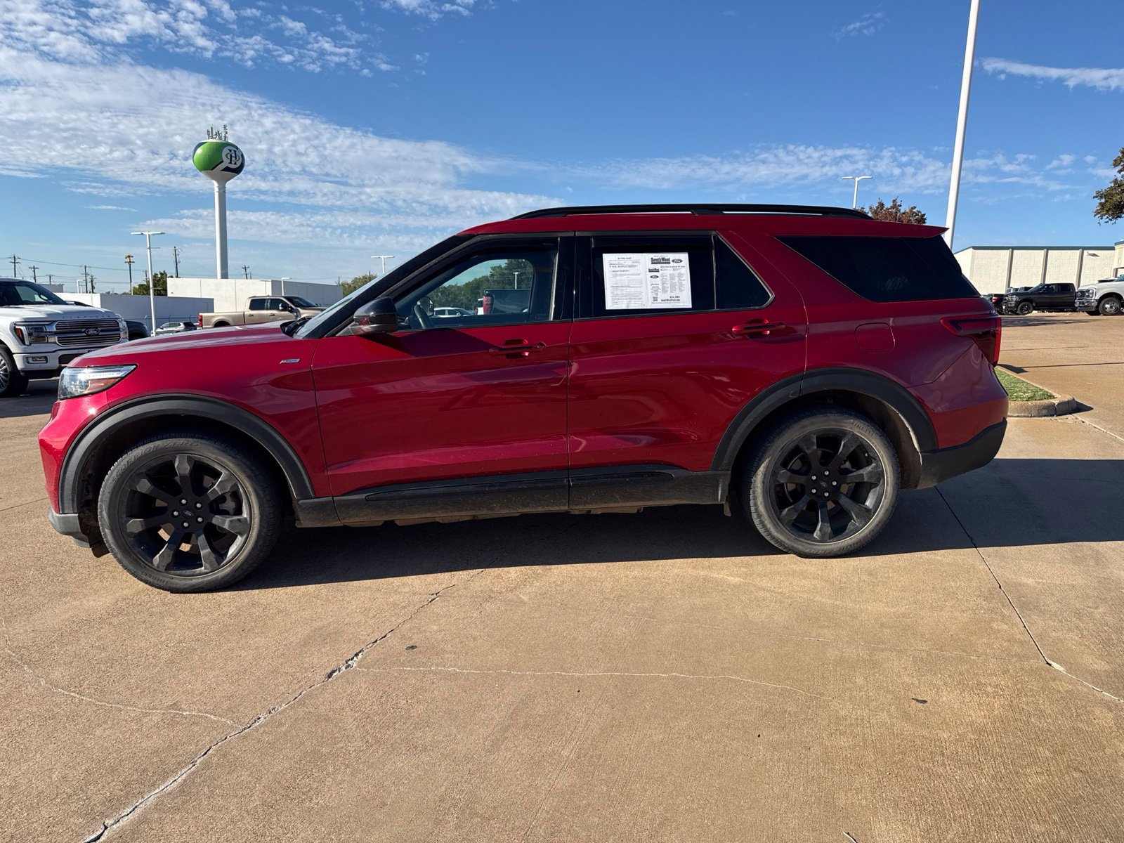 Used 2023 Ford Explorer ST-Line w/ Class IV Trailer Tow Package RWD image 4