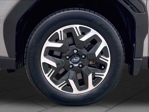 Certified 2025 Subaru Forester Premium AWD/4WD image 11