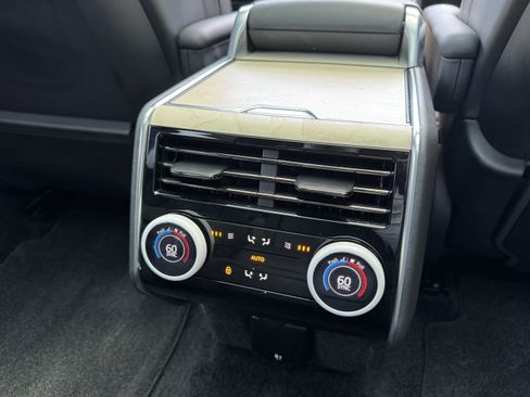 Certified 2025 Land Rover Range Rover SV AWD/4WD image 32
