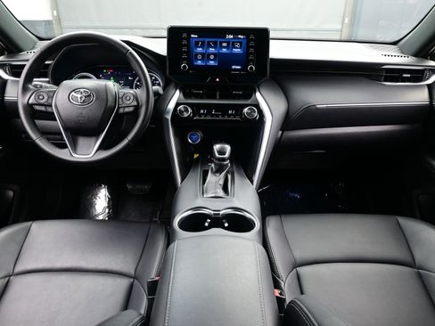 Used 2022 Toyota Venza XLE image 17