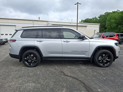 Certified 2024 Jeep Grand Cherokee L Altitude AWD/4WD image 12