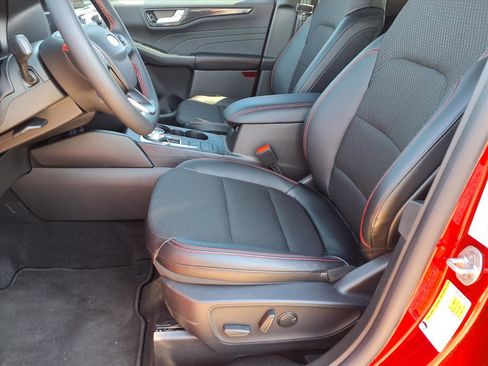 Used 2025 Ford Escape ST-Line w/ Equipment Group 301A image 9