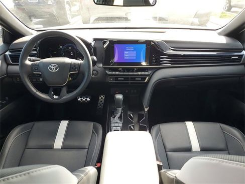 Used 2025 Toyota Camry SE image 15